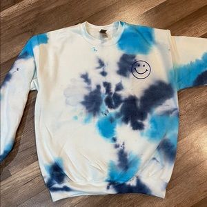 crewneck smiley shirt!